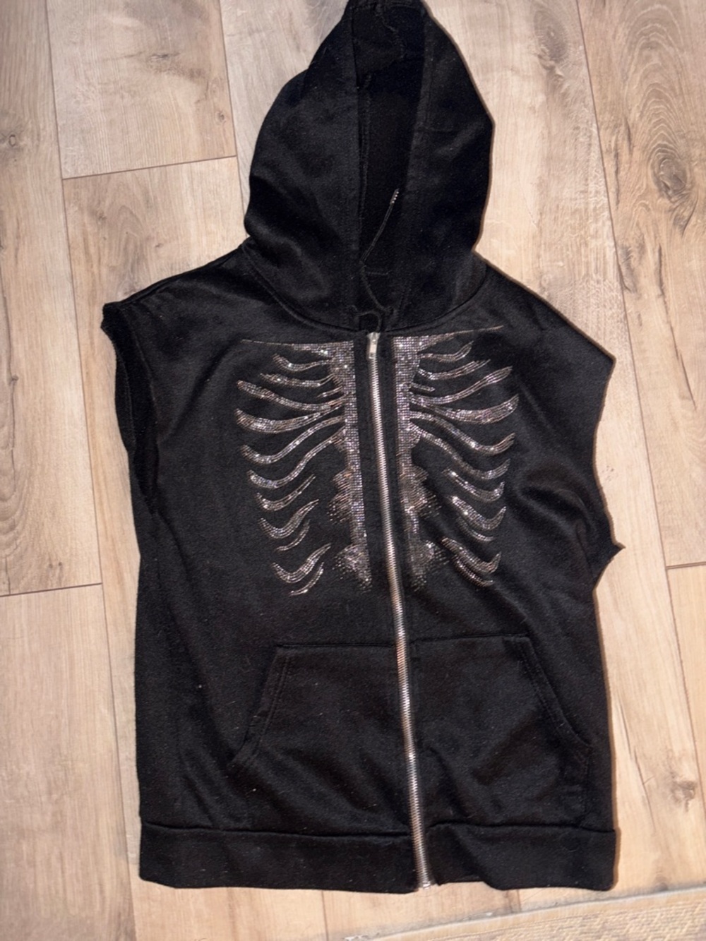 Black Sleeveless Top with Sequined Ribcage Design squelettiques